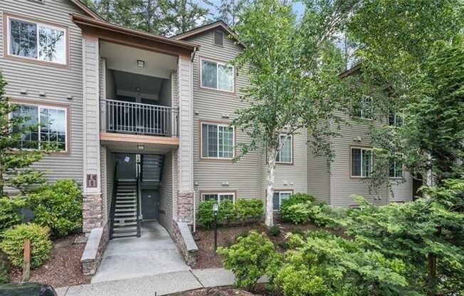 Tranquil Top-Floor Condo in Issaquah's Tanglewood Community