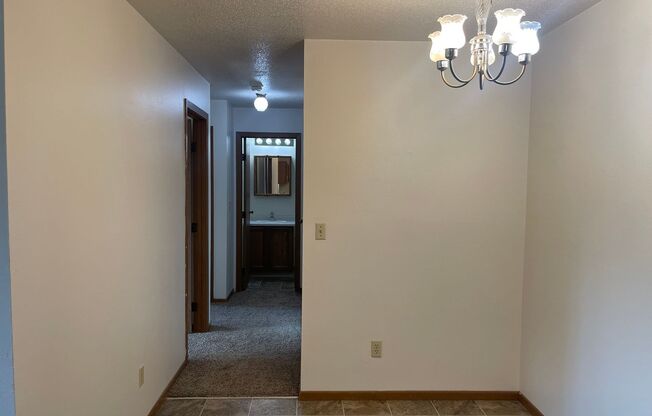 2 beds, 1 bath, 799 sqft, $680, Unit 103