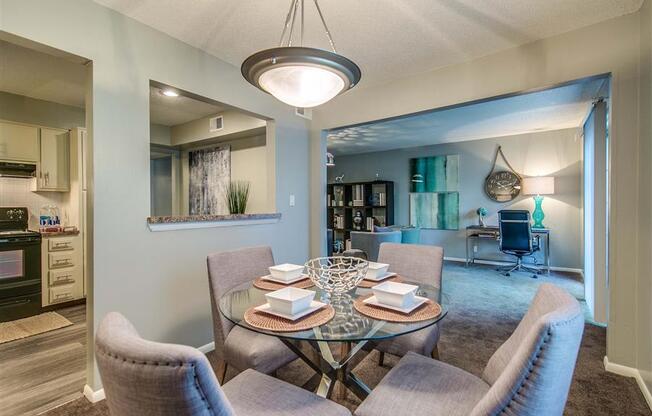 Elegant Dining Space at London House Apartments, Kansas