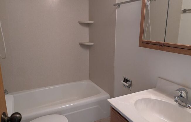 2 beds, 2 baths, 1,100 sqft, $1,995, Unit 401