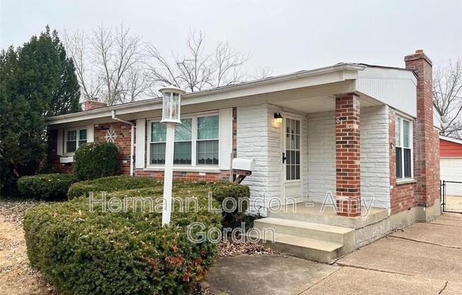 8113 PARKWOOD DR