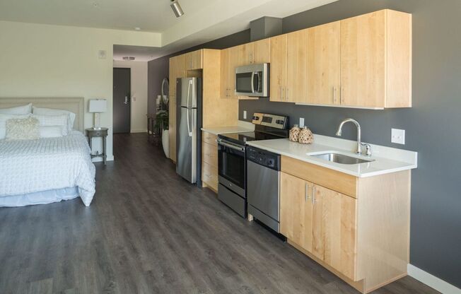 1 bed, 1 bath, 739 sqft, $1,795, Unit 212