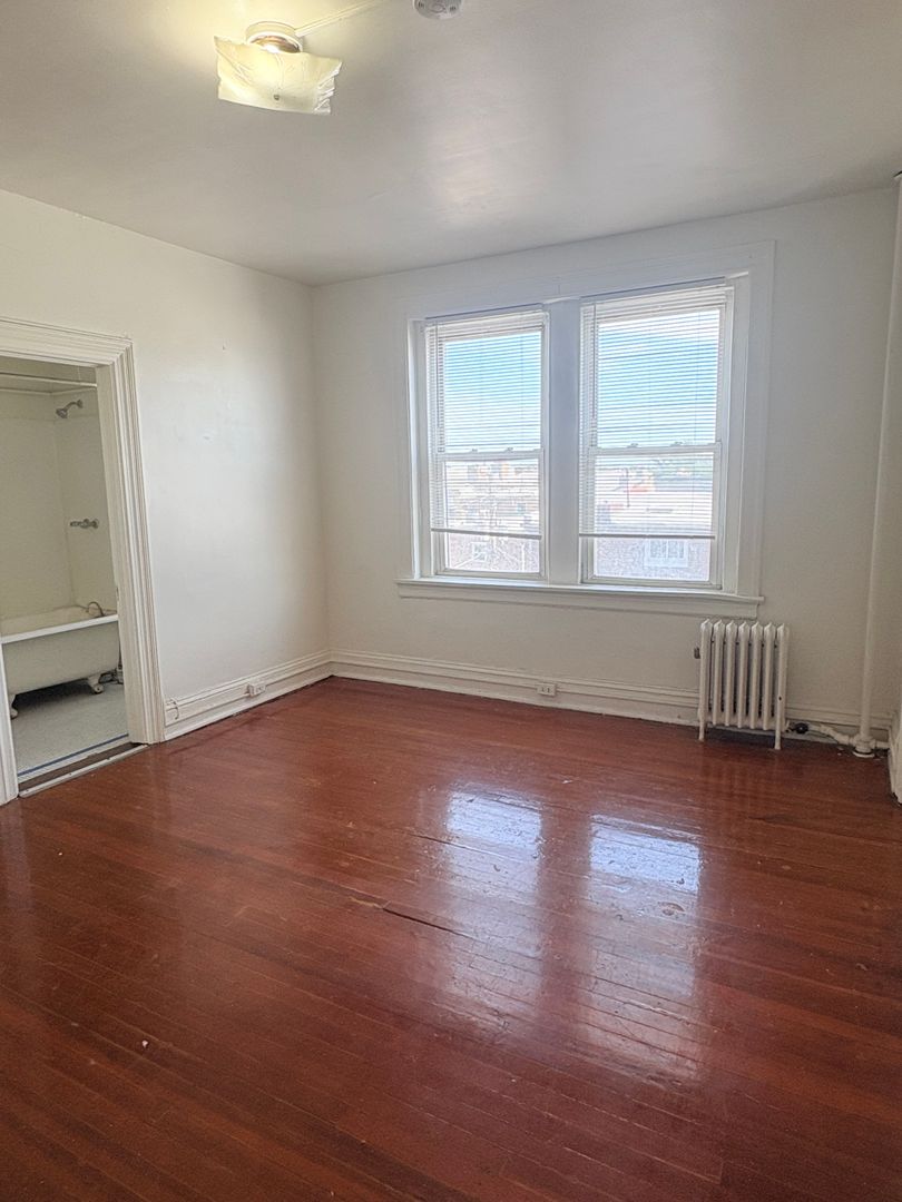 "Avon Apartments" - 6 E. Read St