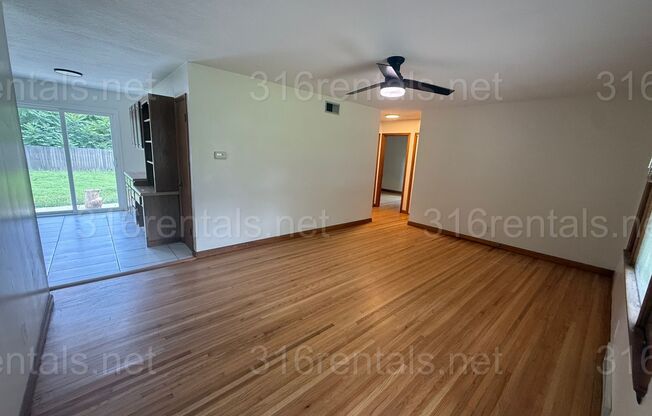 $1350 - 3 bedroom / 1 bathroom - Single Family Home