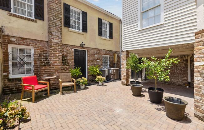 113 W Gaston Street