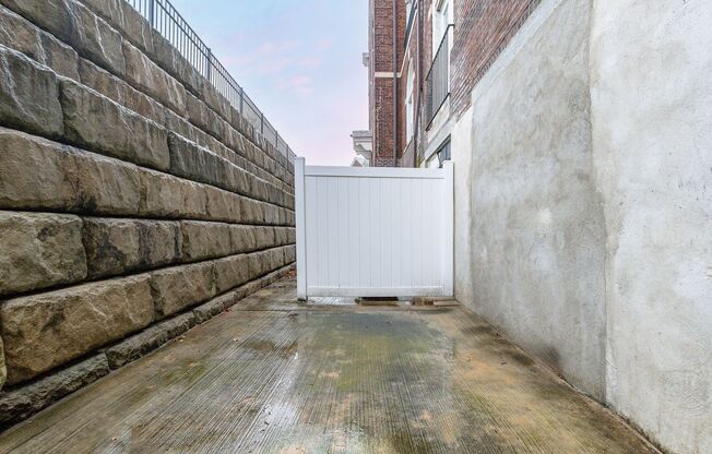 1 bed, 1 bath, 825 sqft, $1,718, Unit GL-10