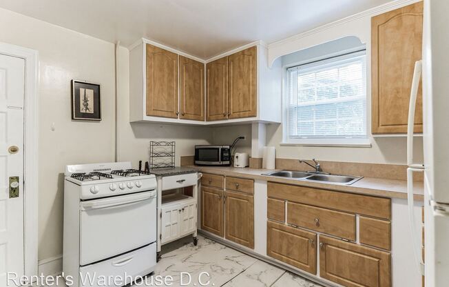 2526 24th St N Lower Unit
