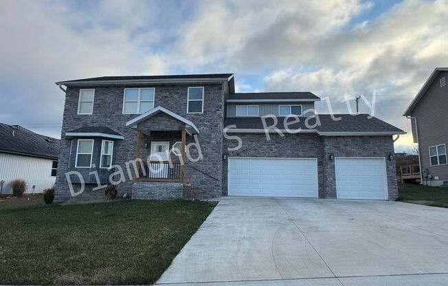 Gorgeous 4 Bedroom Home in Ozark Available!