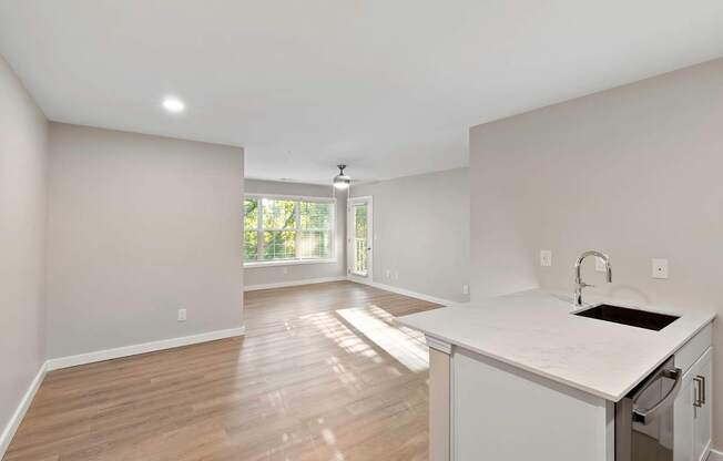 Luxury plank flooring in new constructions - Evergreen Lenox Park