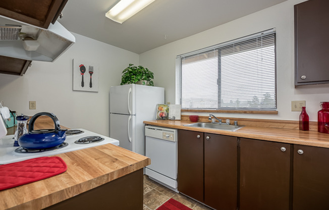 2 beds, 1 bath, 895 sqft, $1,650, Unit F103