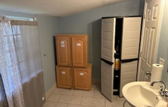 2 beds, 1 bath, $1,150