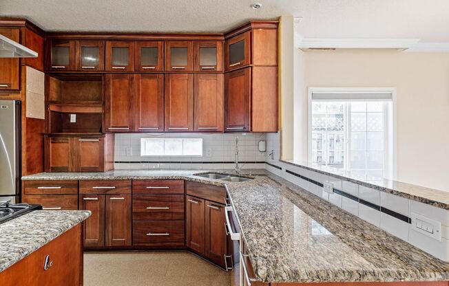 $500 move-in special! Unique 2-bdrm/2.5-bath duplex w/ A/C—Private patio, storage, garage w/ washer/dryer