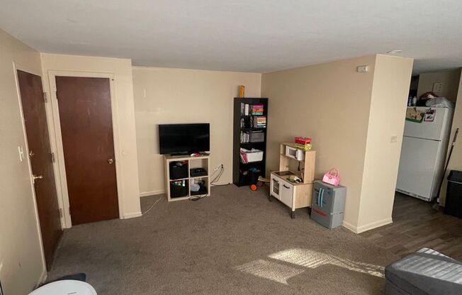 1 bed, 1 bath, $1,100, Unit 301