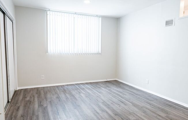 Studio, 1 bath, 350 sqft, $1,698, Unit 07