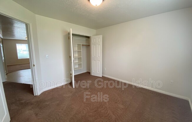 2 beds, 1 bath, 800 sqft, $1,199