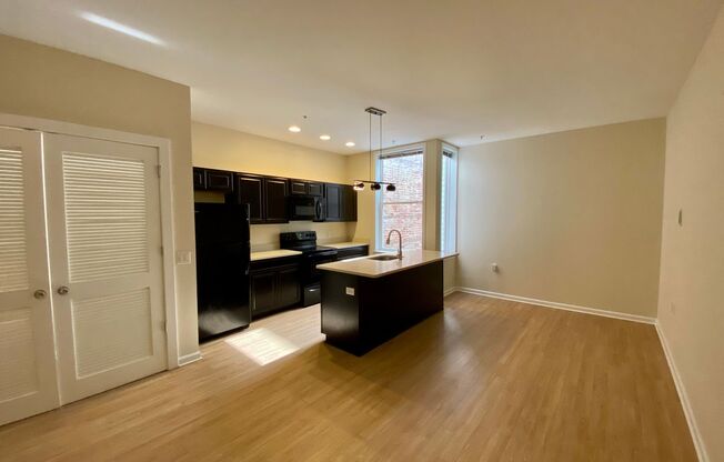 Studio, 1 bath, 617 sqft, $999, Unit 407 Unit 101