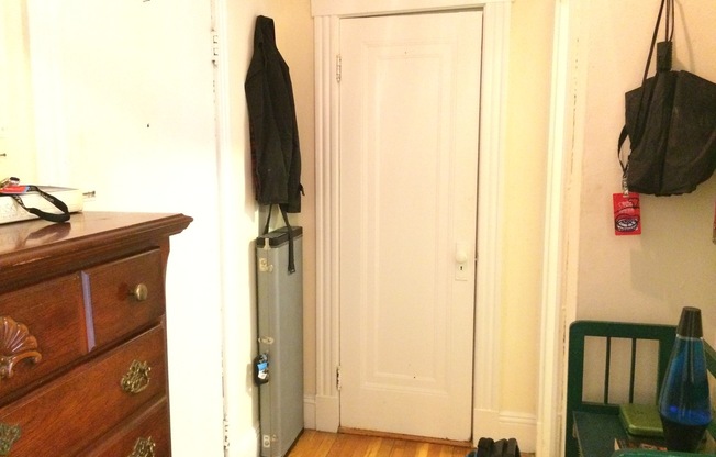 Studio, 1 bath, 297 sqft, $2,100, Unit 01-042