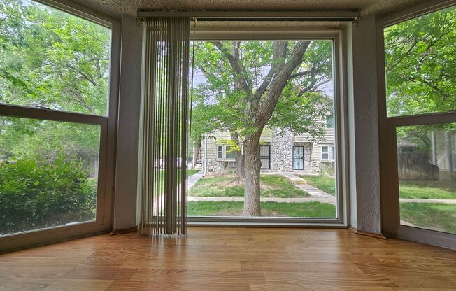 Serene 2 Bedroom 1 1/2 Bath Aurora Townhome w/ Attached Garage, Washer/Dryer