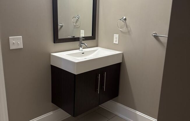 1 bed, 1 bath, 580 sqft, $965, Unit 2D