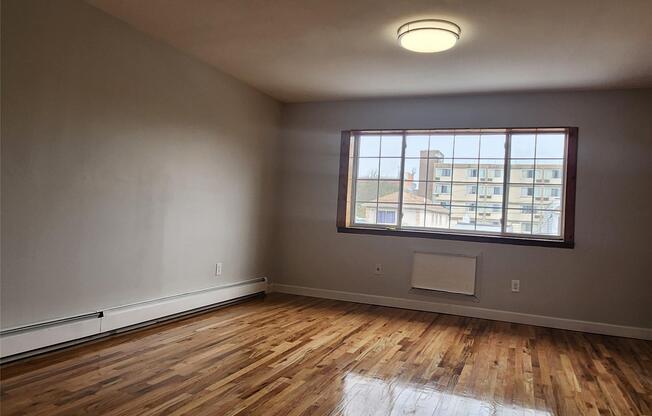 3 beds, 2 baths, 925 sqft, $3,250, Unit 2