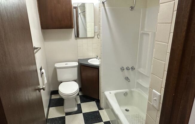 1 bed, 1 bath, 625 sqft, $1,250, Unit 44