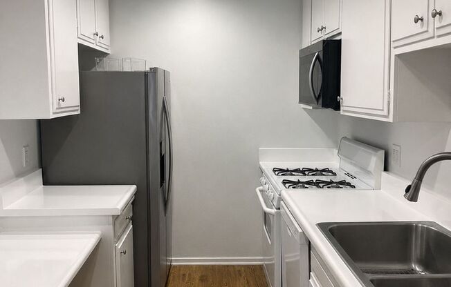 Sunset House Apartments