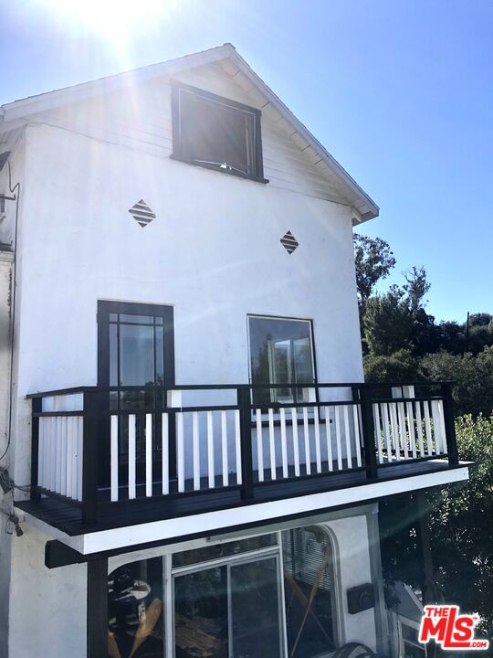 2225 1/2 LK SHR AVE