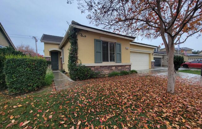 4 bedroom 2 bathroom in NW Visalia!