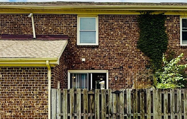 421 Kirkcaldy Court-Townhome Minutes from Fort Bragg