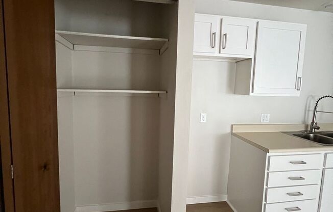 2 beds, 1 bath, 800 sqft, $950, Unit Unit 7