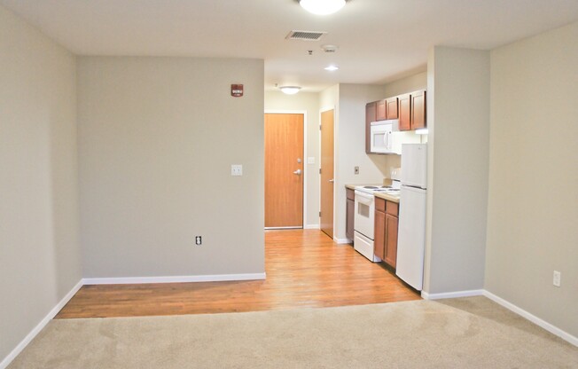 Studio, 1 bath, 402 sqft, $650, Unit 320