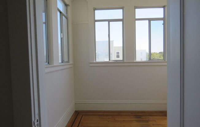 2 beds, 1 bath, $5,800, Unit 610