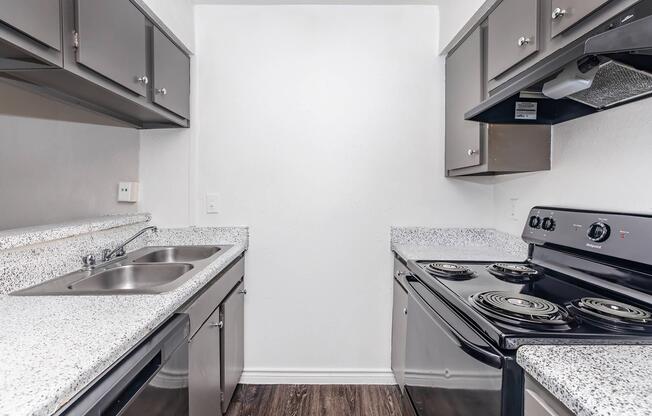 1 bed, 1 bath, 800 sqft, $1,049