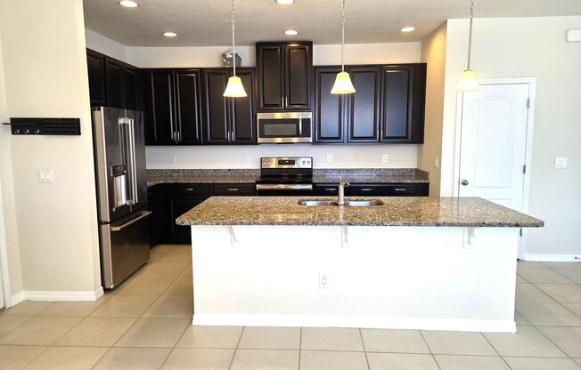 Oviedo 3 bedroom corner townhome, ready for immediate move in, A rated Seminole county schools.