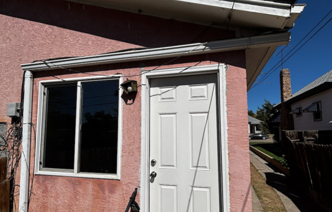 910 E 9 ST