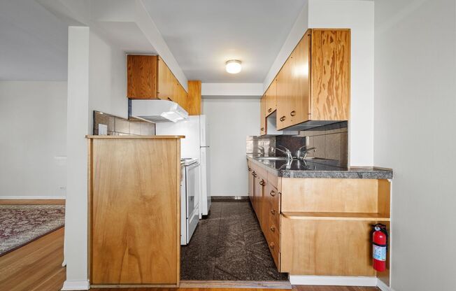 1 bed, 1 bath, 825 sqft, $1,095, Unit Graham 3