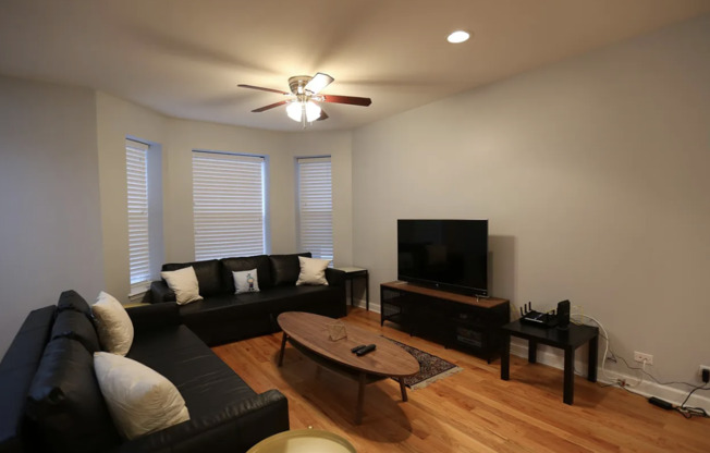 3045 W FULLERTON