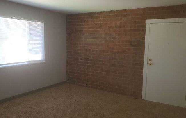 2 beds, 1 bath, $1,095, Unit 1