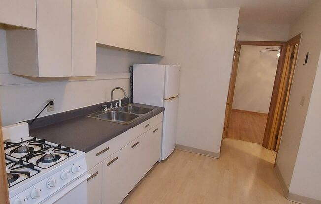 1 bed, 1 bath, 650 sqft, $955, Unit 8