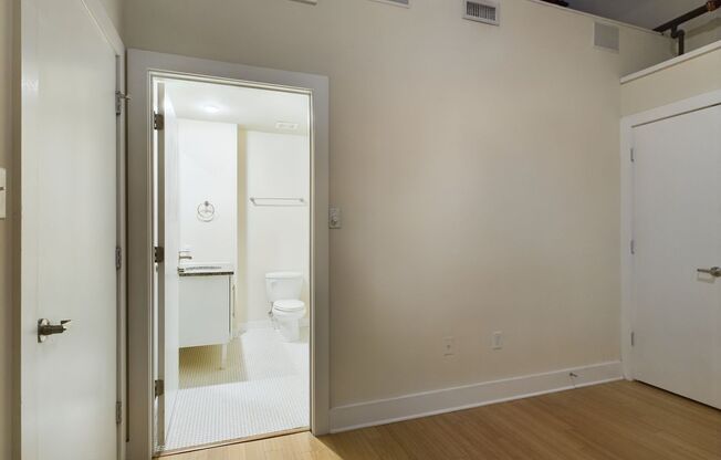 2 beds, 2 baths, 955 sqft, $1,550, Unit 324