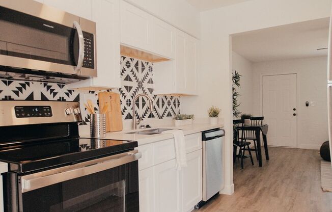 2 beds, 1.5 baths, 940 sqft, $1,600, Unit 18