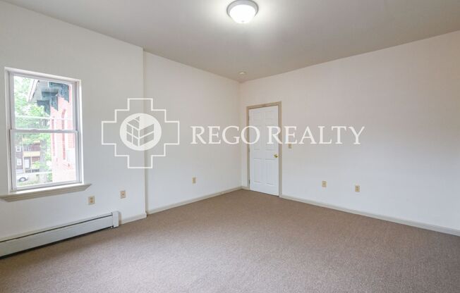 3 beds, 1 bath, 943 sqft, $1,750, Unit 301