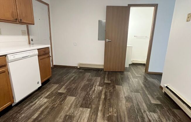 3 beds, 1.5 baths, 1,145 sqft, $1,025, Unit 300-3