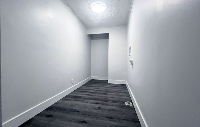 1 bed, 1 bath, 576 sqft, $925, Unit 2130 Pine Grove Ln-R+