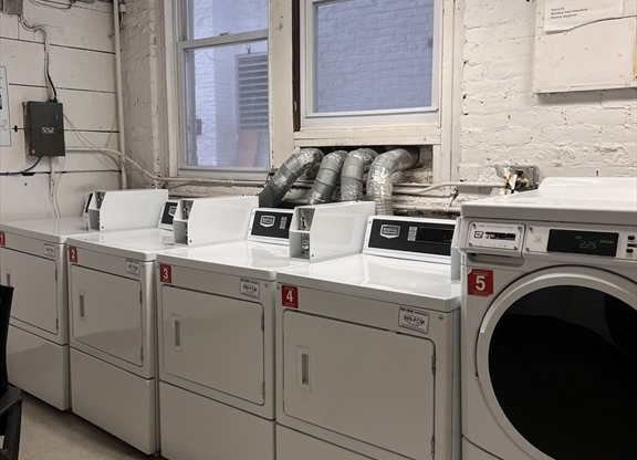 1 bed, 1 bath, 295 sqft, $2,300, Unit 143