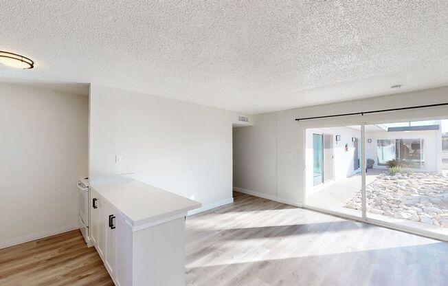 2 beds, 1 bath, 800 sqft, $1,490, Unit 1712-4