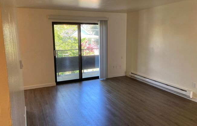 3 beds, 2 baths, 1,131 sqft, $2,895, Unit 201