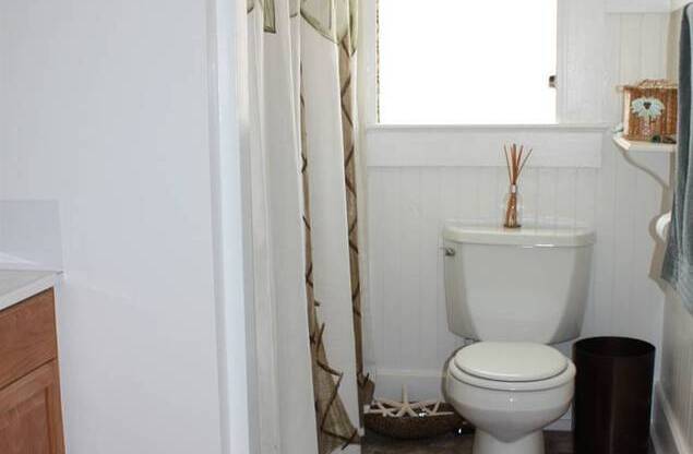 Charming 3 bedroom, 1 bath house with garage in Kaimuki!