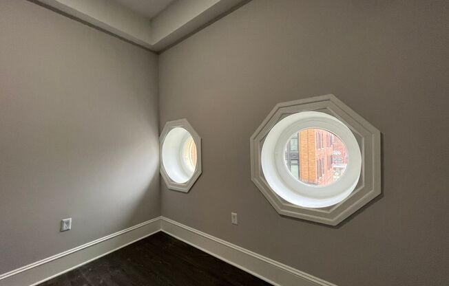 1 bed, 1 bath, 555 sqft, $1,550, Unit 202