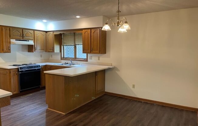 3 beds, 2 baths, $1,395